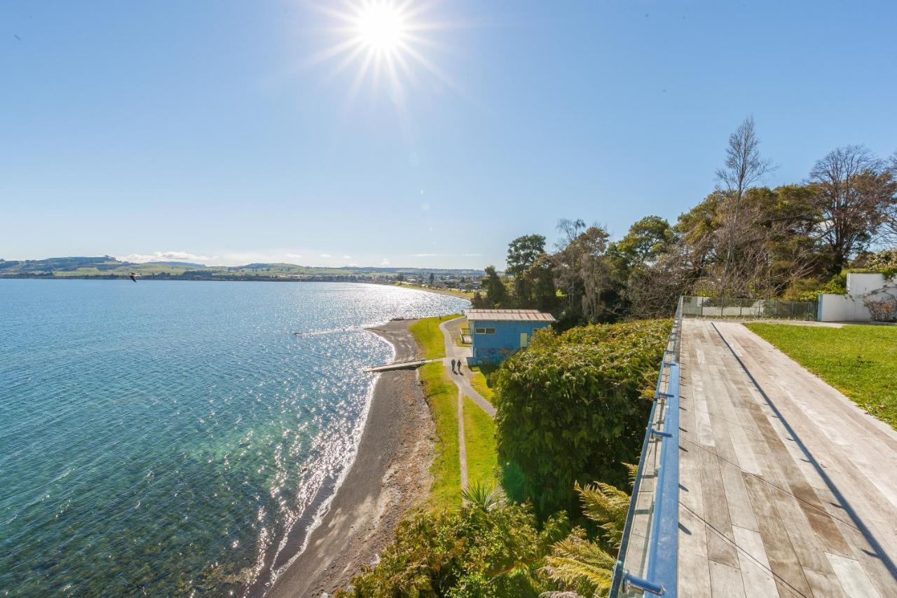 Spectacular Lakefront Home تاوبو المظهر الخارجي الصورة