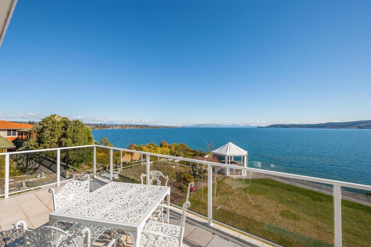 Spectacular Lakefront Home تاوبو المظهر الخارجي الصورة